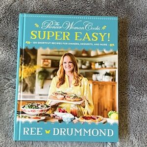 THE PIONEER WOMAN COOKS: SUPER EASY; COOKBOOK (LIKE NEW)